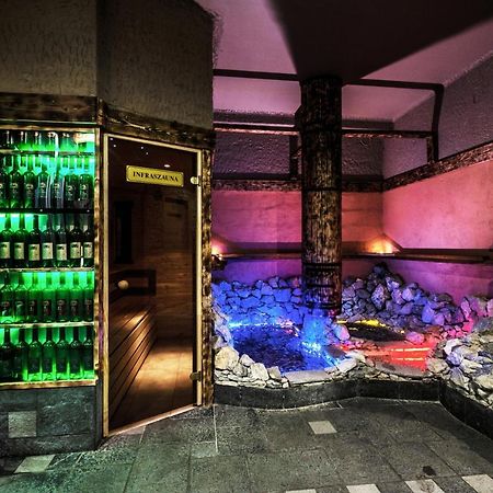 Hotel Korona Wellness, Rendezveny Es Borszalloda Eger Exteriör bild
