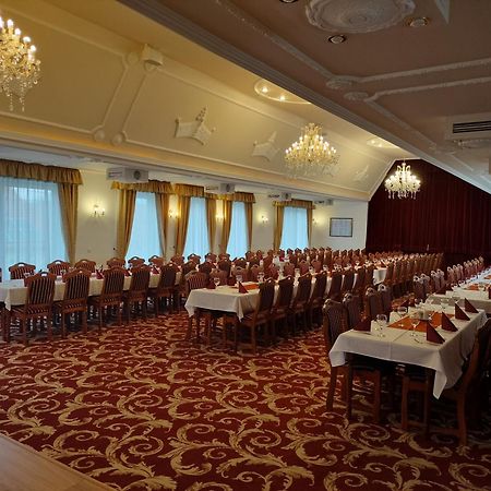 Hotel Korona Wellness, Rendezveny Es Borszalloda Eger Exteriör bild