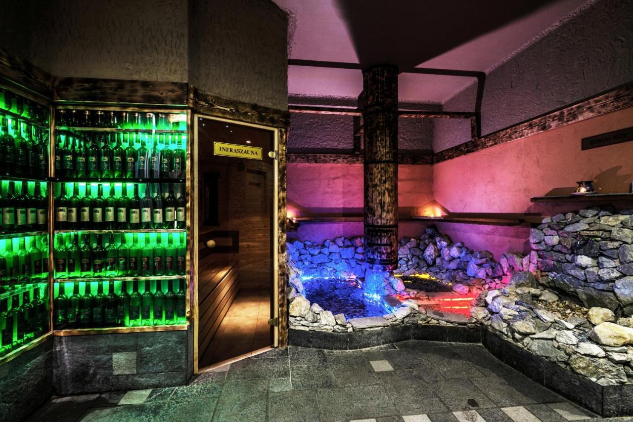 Hotel Korona Wellness, Rendezveny Es Borszalloda Eger Exteriör bild