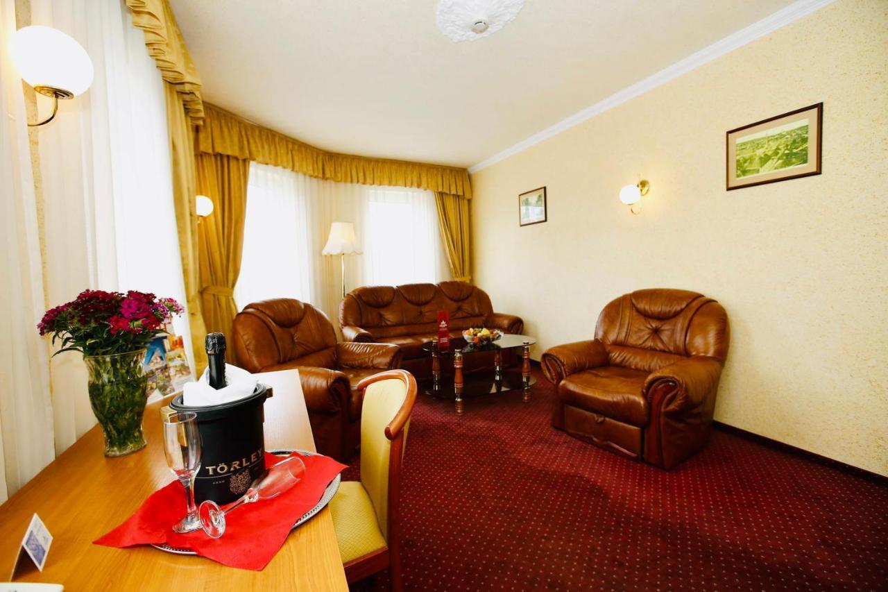 Hotel Korona Wellness, Rendezveny Es Borszalloda Eger Rum bild