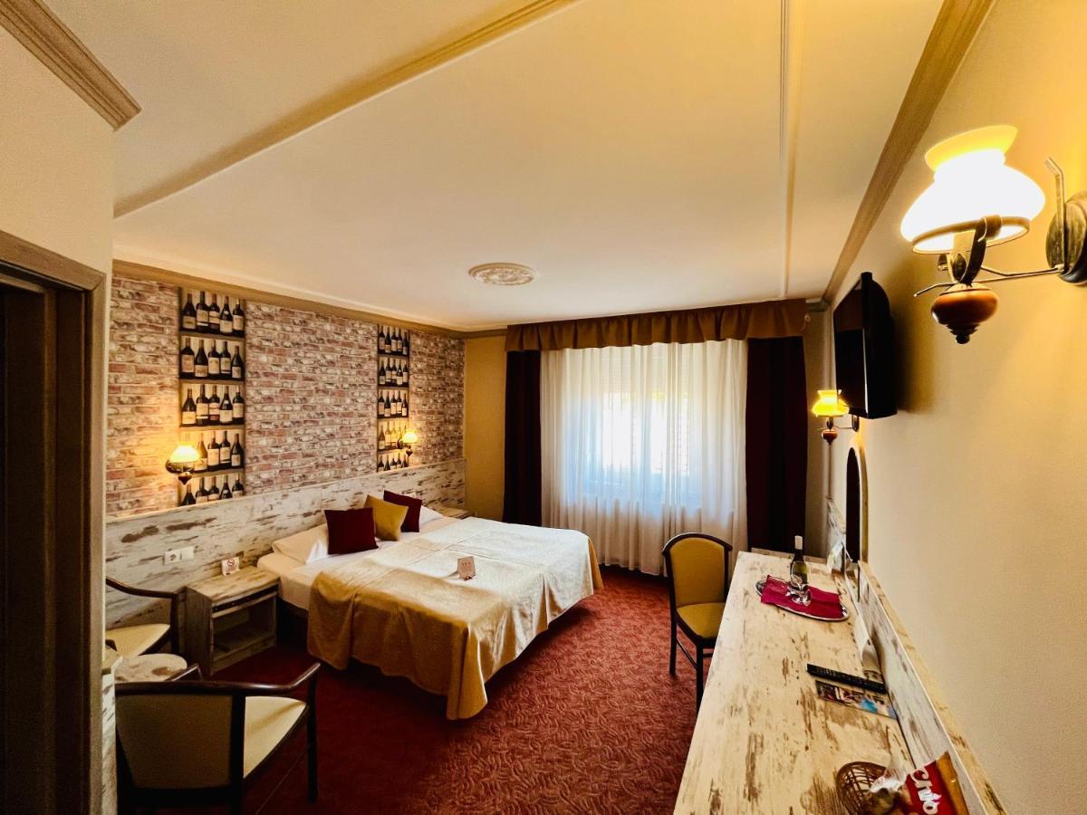 Hotel Korona Wellness, Rendezveny Es Borszalloda Eger Exteriör bild