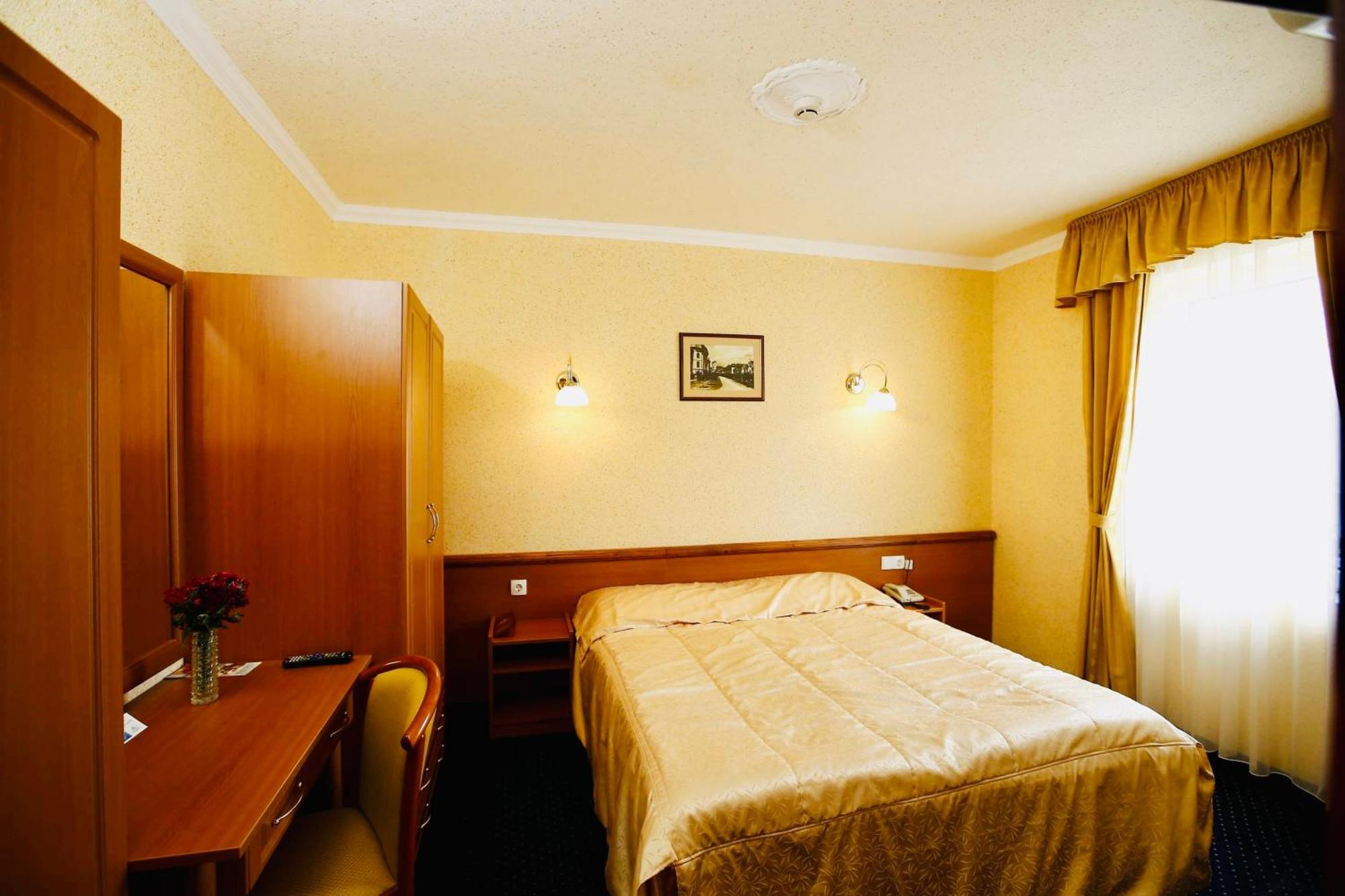 Hotel Korona Wellness, Rendezveny Es Borszalloda Eger Rum bild