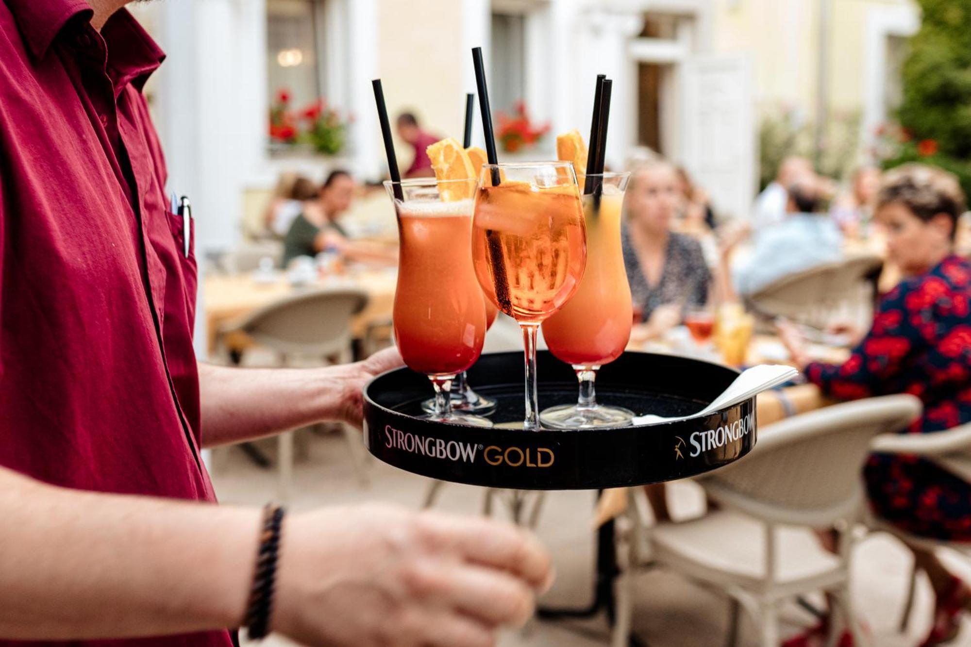 Hotel Korona Wellness, Rendezveny Es Borszalloda Eger Exteriör bild