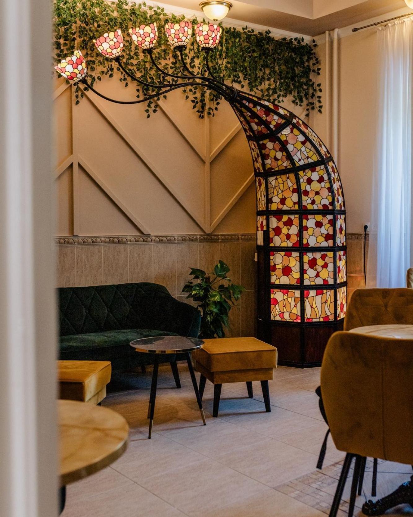 Hotel Korona Wellness, Rendezveny Es Borszalloda Eger Exteriör bild