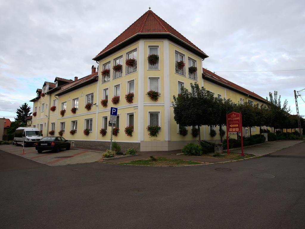 Hotel Korona Wellness, Rendezveny Es Borszalloda Eger Exteriör bild