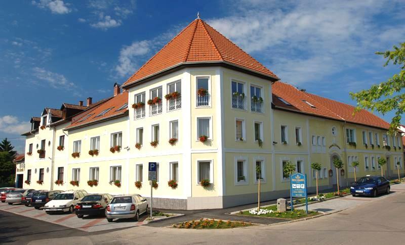 Hotel Korona Wellness, Rendezveny Es Borszalloda Eger Exteriör bild