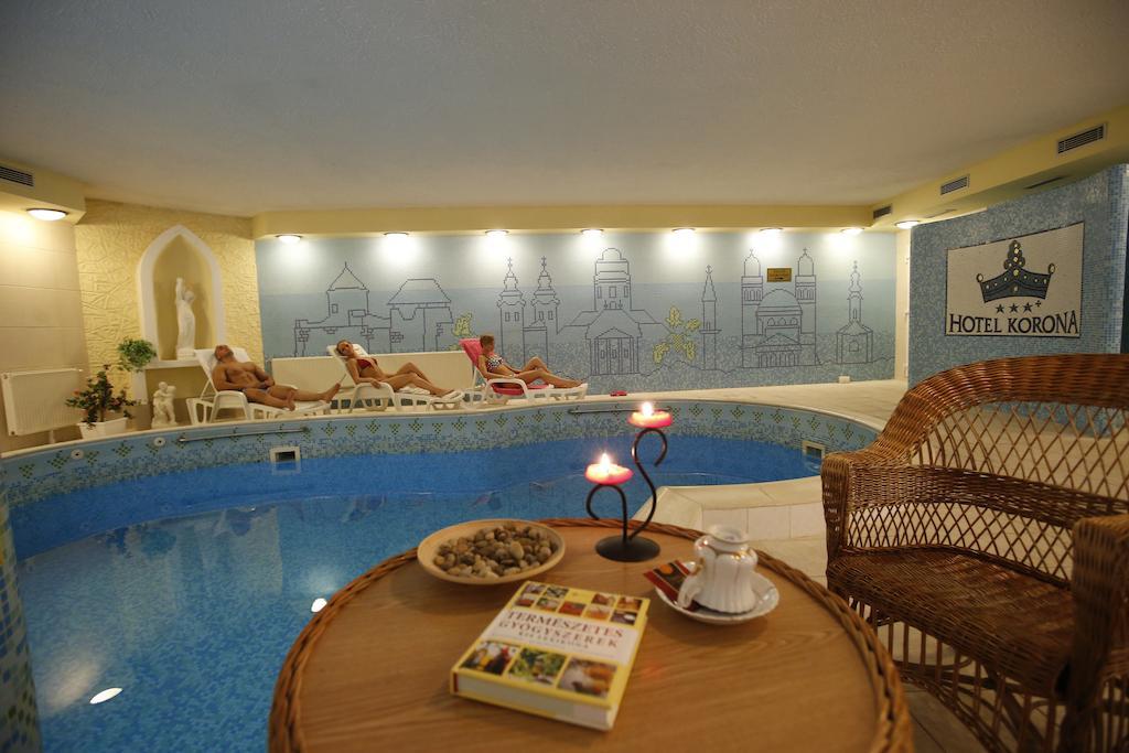 Hotel Korona Wellness, Rendezveny Es Borszalloda Eger Exteriör bild