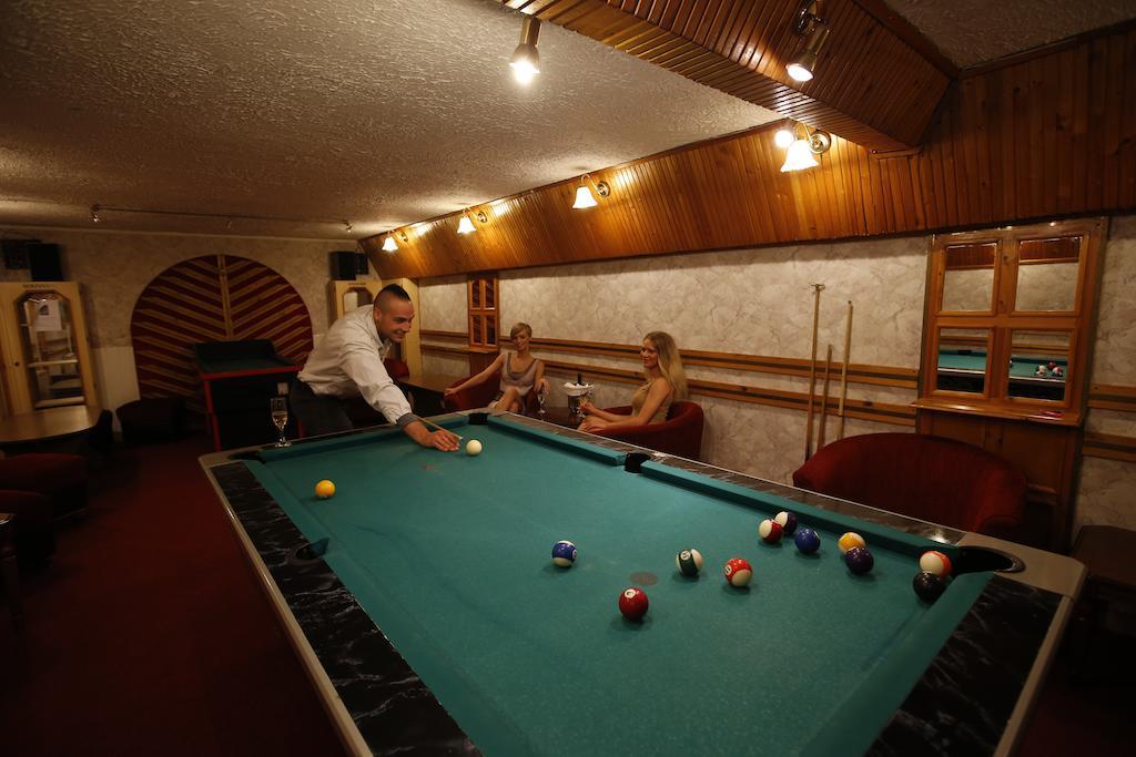 Hotel Korona Wellness, Rendezveny Es Borszalloda Eger Exteriör bild