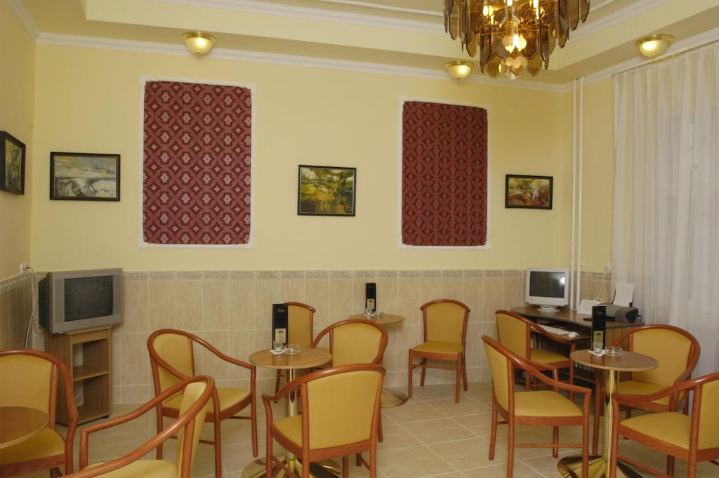 Hotel Korona Wellness, Rendezveny Es Borszalloda Eger Restaurang bild